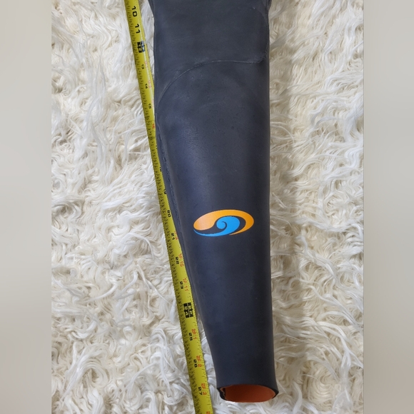 Blueseventy Men's Reaction Sleeveless Triathlon Wetsuit for Open Water Swimming - Picture 7 of 16